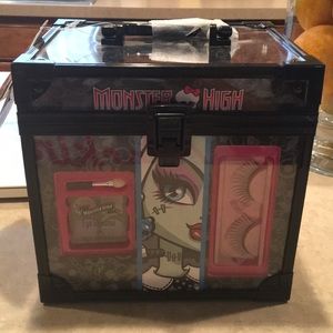 Monster high cosmetic case